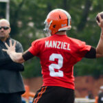 Johnny Manziel auf dem Spielfeld im Trikot mit der Nummer 2.