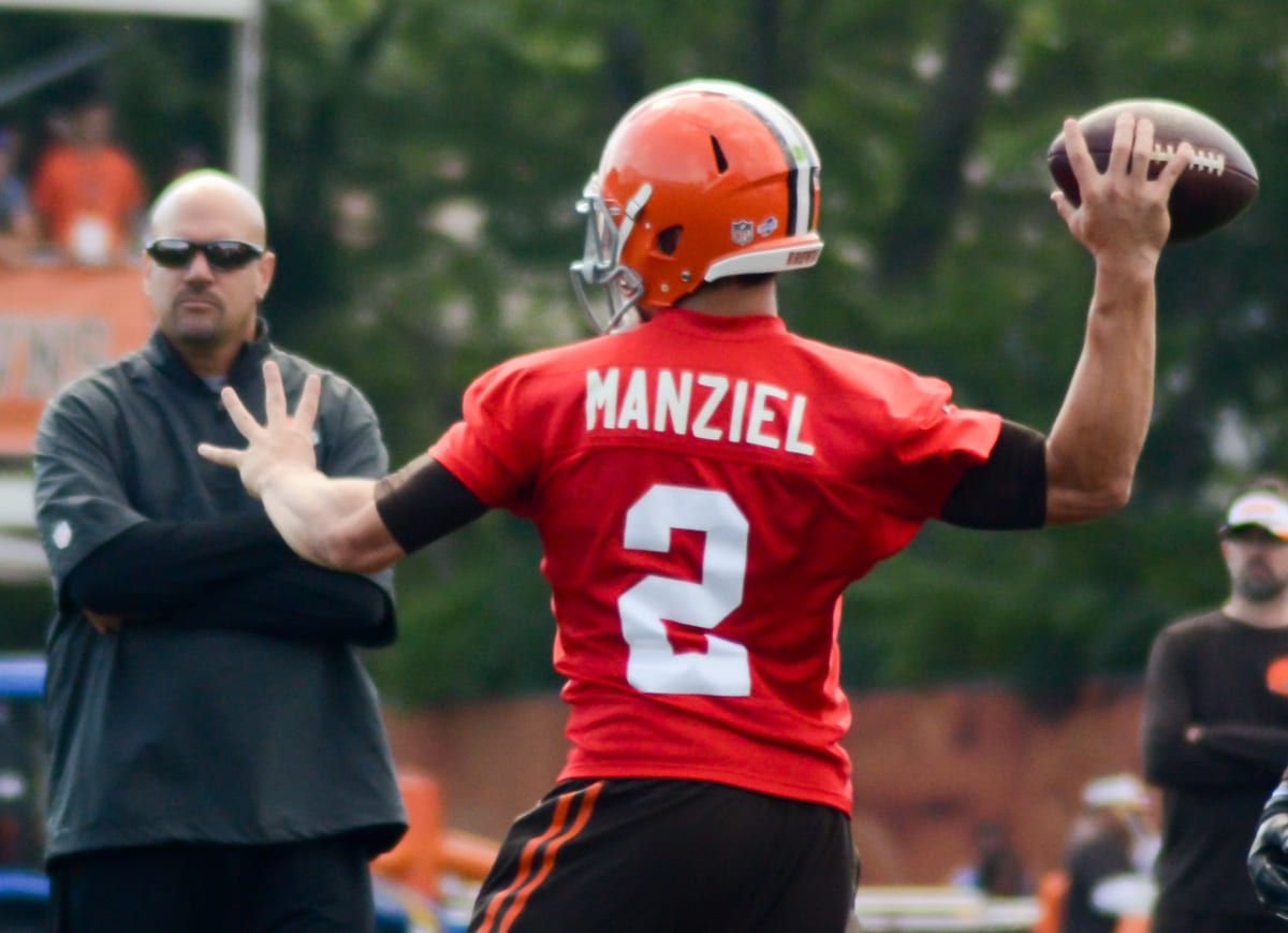 Johnny Manziel auf dem Spielfeld im Trikot mit der Nummer 2.